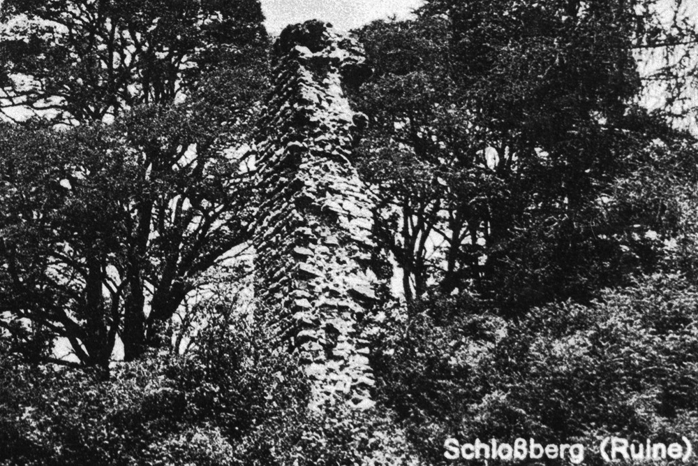 Blick auf den Mauerstumpf in der Südwestecke der Burg Bartenstein, 1930er Jahre, Foto: Geschichts- und Burgverein Partenstein