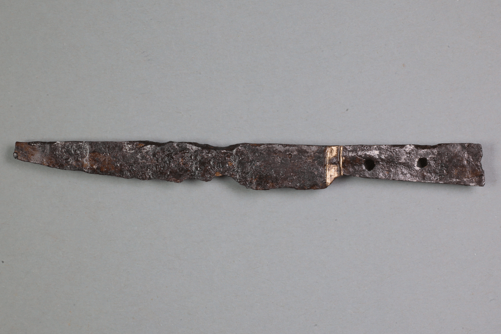 Messer von der Burg Bartenstein, Partenstein, Eisen, 15. Jh., Museum Ahler Kram, Fd. Nr. 2829, H. 1,4 cm, Br. 13,0 cm