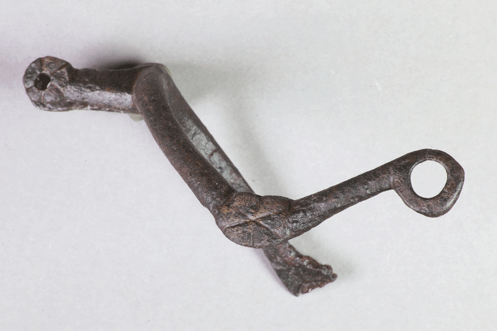 Fragment einer Radspore von der Burg Bartenstein, 15./16. Jh., Partenstein, Museum Ahler Kram, Fd. Nr. 2831, H. 8,6 cm, Br. 9,8 cm
