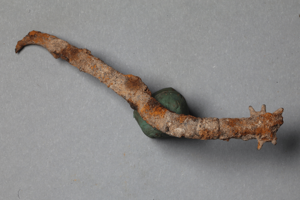 Fragment einer Radspore von der Burg Bartenstein, 15/16. Jh., ca., Partenstein, Museum Ahler Kram, Fd. Nr. 2949, H. 5,0 cm, Br. 10,5 cm