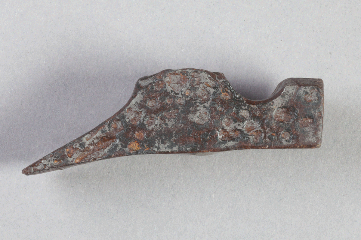 Hammer aus Eisen von der Burg Bartenstein, Partenstein, 16. Jh., Museum Ahler Kram, Fd. Nr. 1604, H. 2,1 cm, Br. 7,1 cm