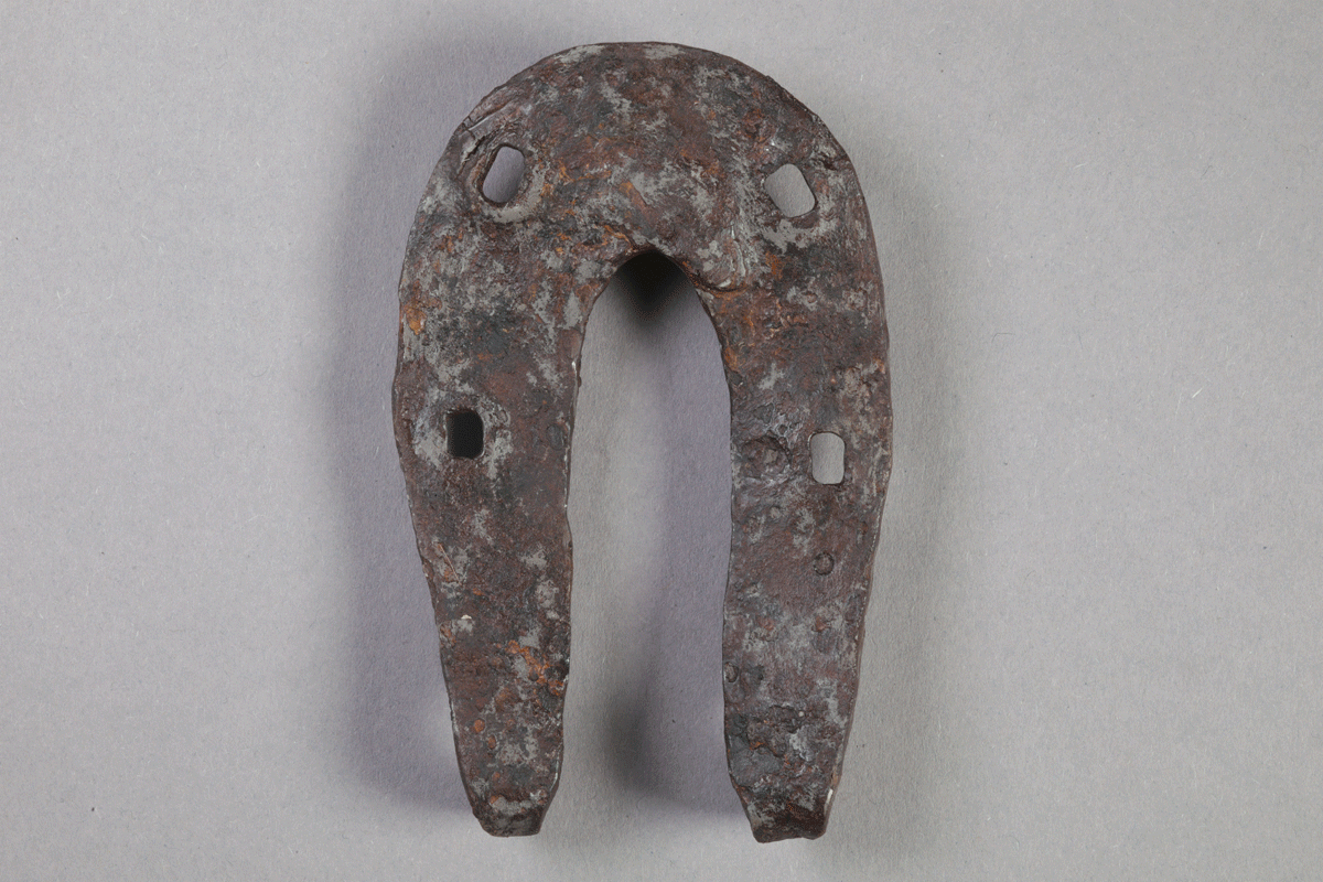 Fragment einer Radspore von der Burg Bartenstein, ca. 1330, Partenstein, Museum Ahler Kram, Fd. Nr. 3005, H. 6,0 cm, Br. 9,1 cm