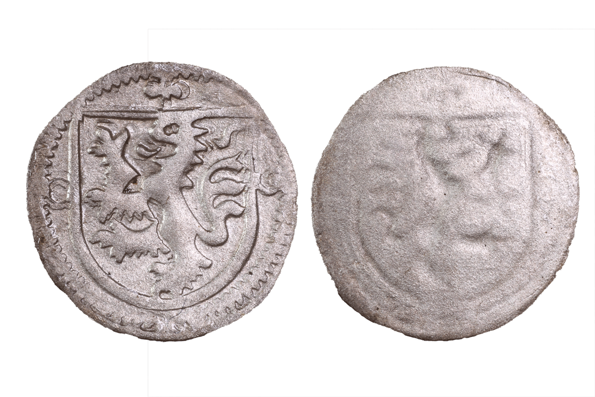Sächsischer Löwenpfennig aus Silber von der Burg Bartenstein, Museum Ahler Kram, 4. Viertel 15. Jh., Fd.-Nr. 1064, H. 1,47 cm, Br. 1,44 cm