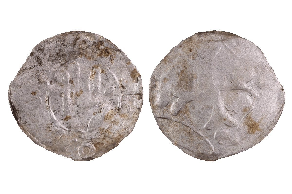 Händleinheller aus Silber von der Burg Bartenstein, Museum Ahler Kram,14. Jh. (?), Fd.-Nr. 2408, H. 1,63 cm, Br. 1,7 cm