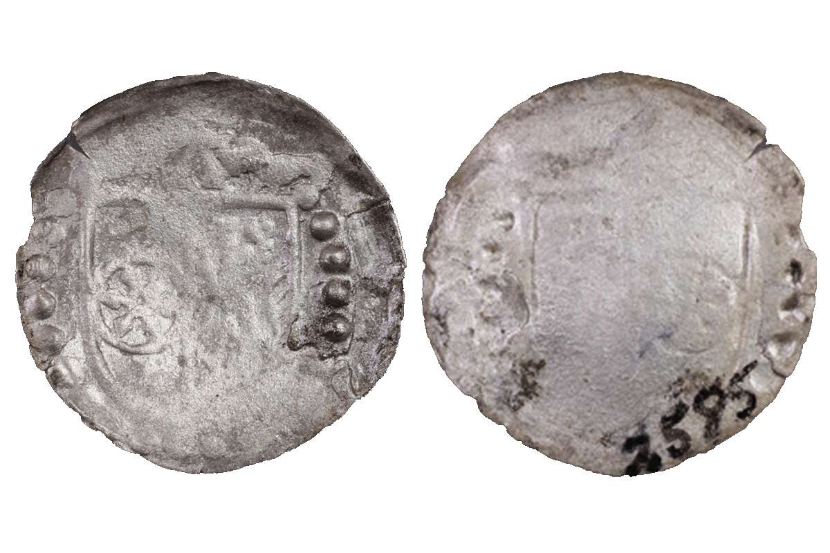 Pfälzer Vereinspfennig aus Silber von der Burg Bartenstein, Museum Ahler Kram, 4. Viertel 15. Jh., Fd.-Nr. 2585, H. 1,5 cm, Br. 1,49 cm