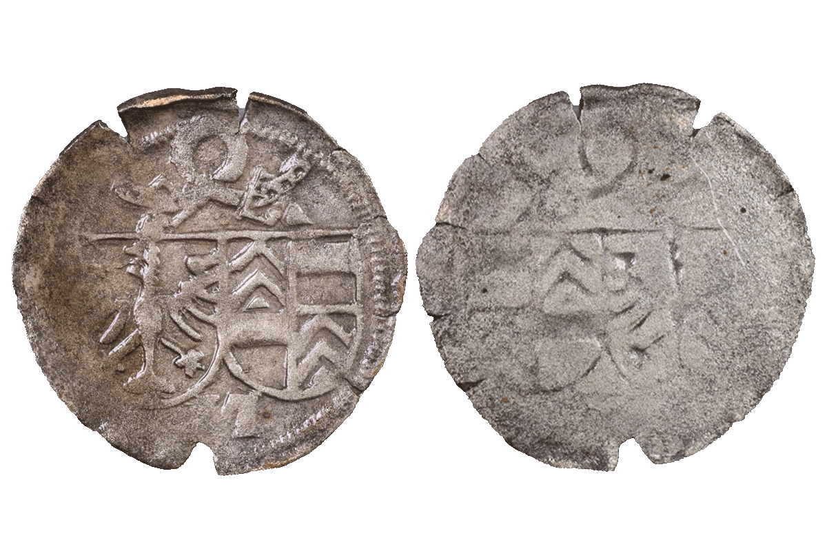 Einseitiger Pfennig aus Nördlingen aus Silber von der Burg Bartenstein, Museum Ahler Kram, 1. Hälfte 16.Jh., Fd.-Nr. 2592, H. 1,47 cm, Br. 1,52 cm