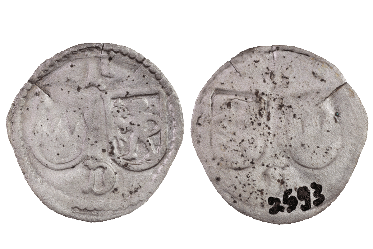 Würzburger Pfennig aus Silber von der Burg Bartenstein, Museum Ahler Kram, 2. Hälfte 15.Jh., Fd.-Nr. 2593, H. 1,72 cm, Br. 1,71 cm