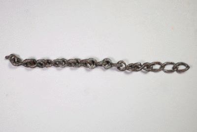 Kette aus Eisen von der Burg Bartenstein, Eisen, 16. Jh., Partenstein, Museum Ahler Kram, Fd. Nr. 1127b H. 1,7 cm, Br. 30,7 cm