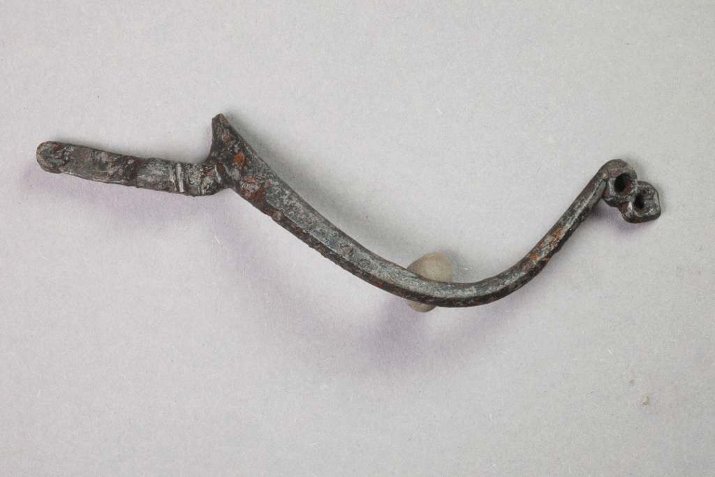 Fragment einer Radspore von der Burg Bartenstein, 15. Jh., Partenstein, Museum Ahler Kram, Fd. Nr. 2142, H. 4,5 cm, Br. 13,3 cm