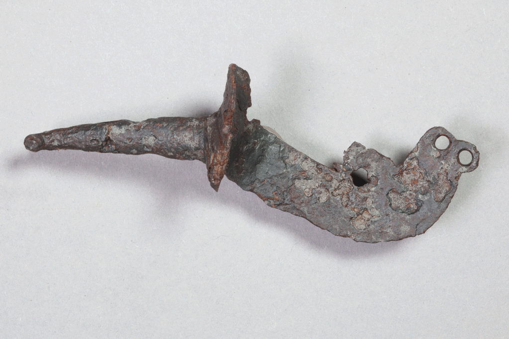Fragment einer Radspore von der Burg Bartenstein, 15. Jh., Partenstein, Museum Ahler Kram, Fd. Nr. 1952, H. 5,3 cm, Br. 12,2 cm